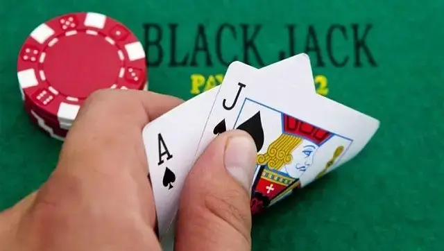 Trò chơi Blackjack là một trò chơi đánh bài hấp dẫn và đòi hỏi người chơi phải nắm vững luật chơi và áp dụng các chiến thuật phù hợp