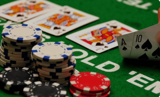 Một trong những yếu tố quan trọng để thành công trong Poker là khả năng đánh giá tay bài và quyết định cược phù hợp