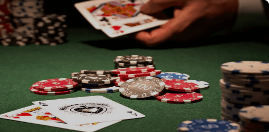 Poker tại sky888  là một trò chơi bài hấp dẫn và có sức hút lớn đối với những người yêu thích sự thử thách và căng thẳng